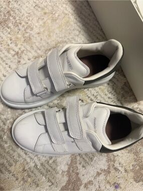 Alexander McQueen White with Metallic Trim kids Sneakers